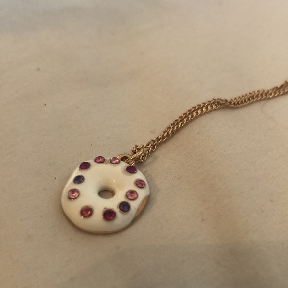 2 in 1 Donut & cupcake necklaces - Picture 4 of 5